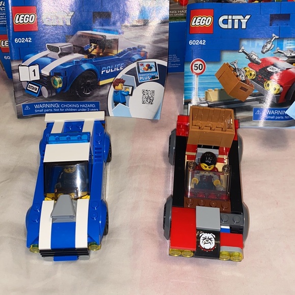 LEGO City Police Highway Arrest 60242 Police Toy Building Set 185 Pieces - Picture 3 of 5